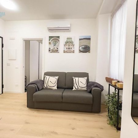 Piazza Della Borsa 3C Tirabora Short Rent Apartment ตรีเอสเต ภายนอก รูปภาพ