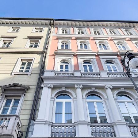 Piazza Della Borsa 3C Tirabora Short Rent Apartment ตรีเอสเต ภายนอก รูปภาพ