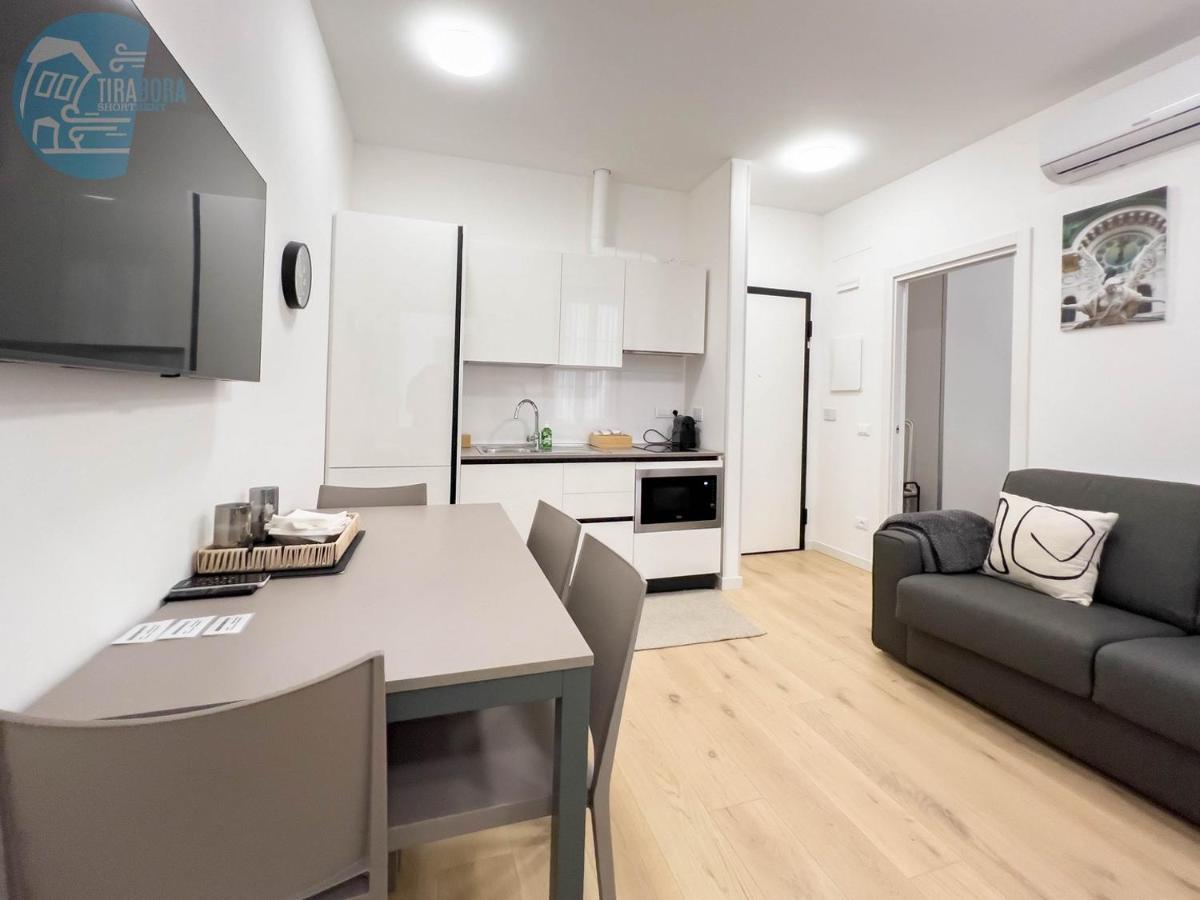 Piazza Della Borsa 3C Tirabora Short Rent Apartment ตรีเอสเต ภายนอก รูปภาพ