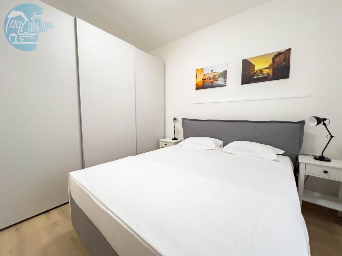 Piazza Della Borsa 3C Tirabora Short Rent Apartment ตรีเอสเต ภายนอก รูปภาพ
